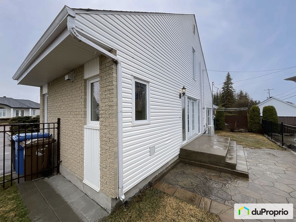 $418,000 - 2 Storey for sale in St-Felicien — photo 2