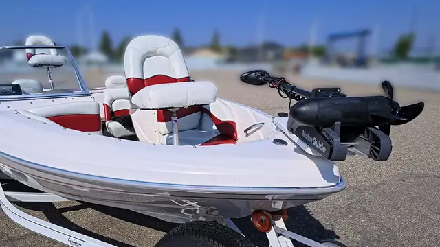2001 Tahoe Q3 used bowrider fiberglass boat in Powerboats & Motorboats in Prince Albert - Image 9