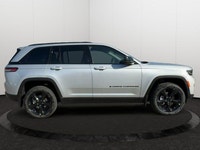 Capri Leatherette/Suede Seats, Remote Start System, Heated Front Seats, Heated Steering Wheel, 8.4 T... (image 4)