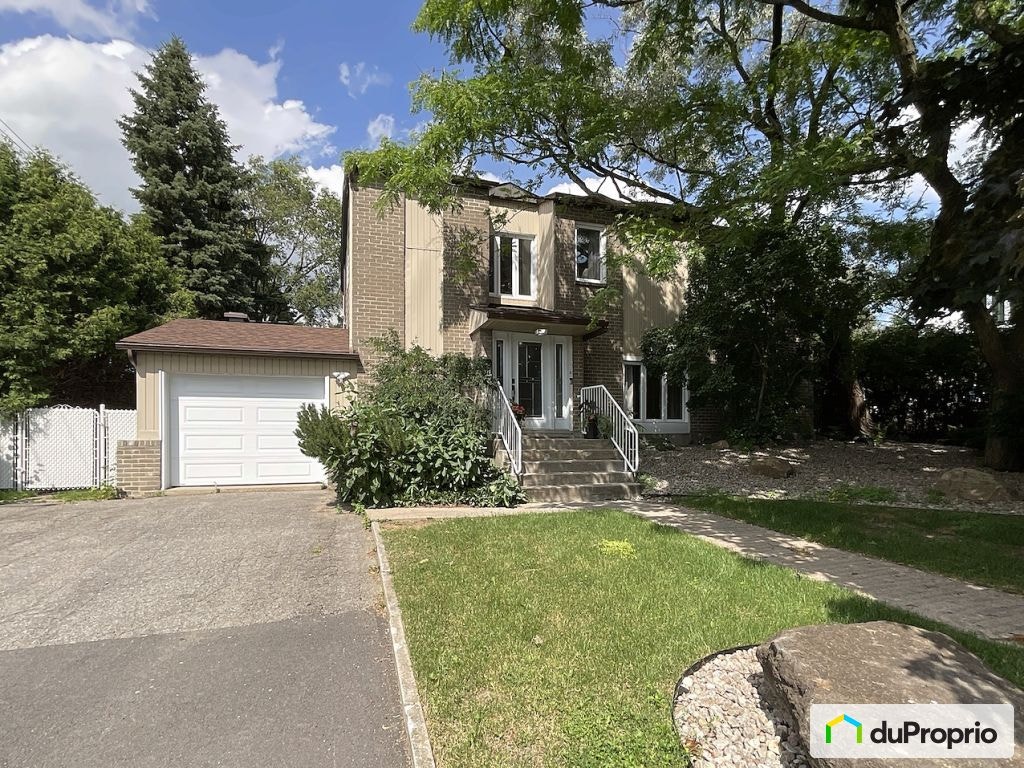 $915,000 - 2 Storey for sale in Boucherville — photo 1