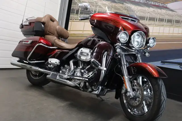 2014 Harley-Davidson FLHTKSE - CVO Limited in Sport Touring in Strathcona County - Image 3