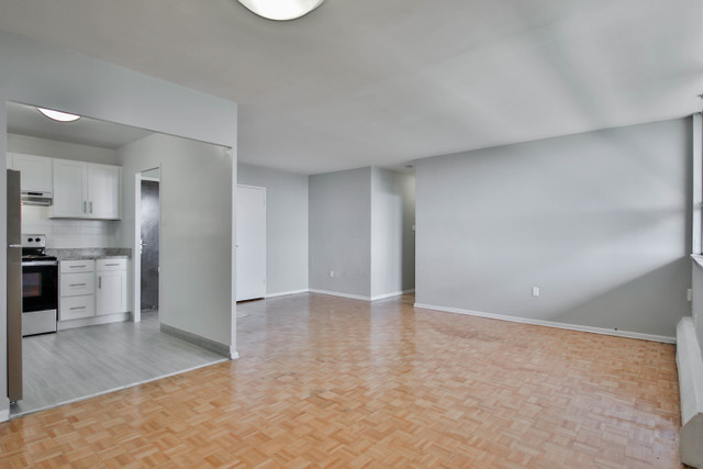Jr. 1, 1 & 2 Bedrooms - Apartments for Rent - Bathurst & Steeles in Long Term Rentals in City of Toronto - Image 2