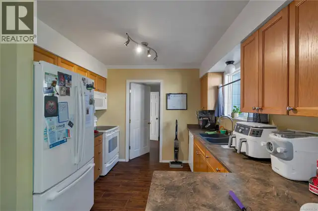 823 Kalmar Rd Campbell River, British Columbia in Houses for Sale in Campbell River - Image 4