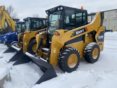 Vertical lift machine , 74hp, joysticks, HVAC cab with roll up door, stereo, hyd qtach , 2 speed, Hi...