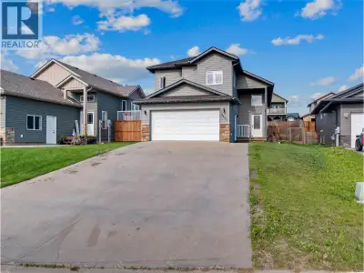 Welcome to this beautifully maintained 2011 modified bi-level home in a fantastic family friendly ne...