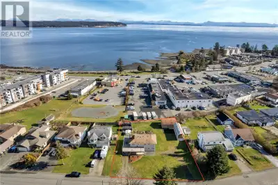 This one owner ocean view home on .41 acre in the heart of Willow Point is an incredible opportunity...