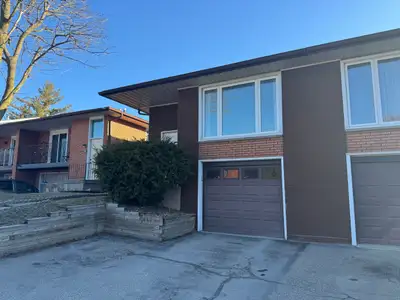 Spacious Room Available Minutes From Fairview Mall! (Room 2) Welcome to 237 Veronica in Kitchener. T...