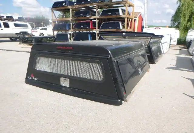 2016 - 2023 Toyota Tacoma 6'2 Onyx Black Leer ContractorTruckCap in Other Parts & Accessories in Kitchener / Waterloo - Image 2