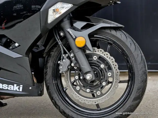 2018 Kawasaki Ninja 400 ABS in Sport Bikes in Oshawa / Durham Region - Image 12