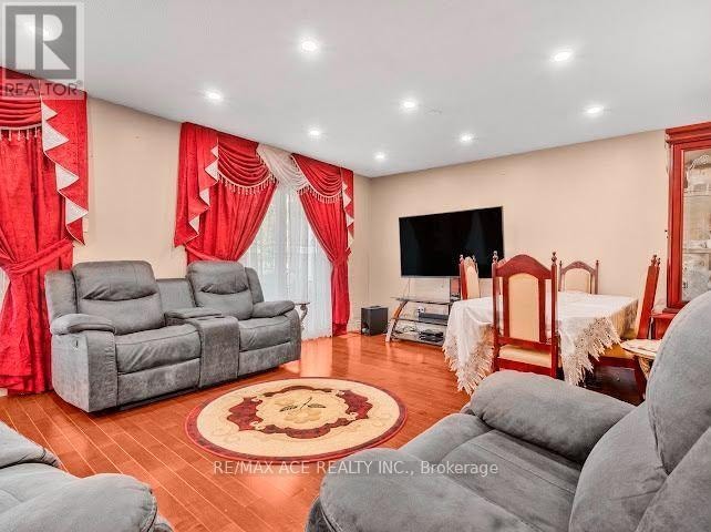 MAIN - 149 NELSON STREET Toronto (Woburn), Ontario 4