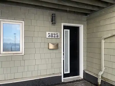 North End Halifax. 3-storey townhouse condo in Gainsborough Place. On the entrance level there is a...