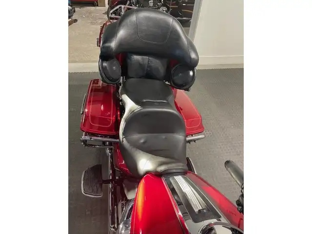 2013 Harley-Davidson Electra Glide Ultra Classic CANADIAN HARLEY in Sport Touring in North Bay - Image 22