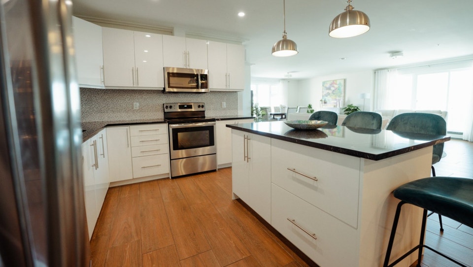 Beautiful 2 bed + den Clayton Park West  Nov 1 3