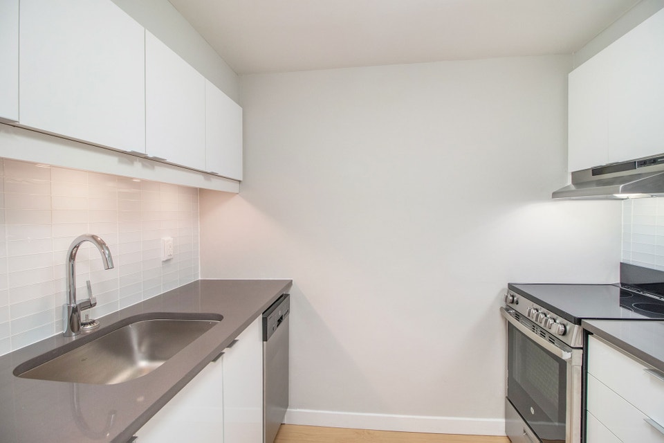 Renovated One Bedroom Wellington Street Downtown Long Term