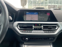 Le modèle 2020 de la BMW 3 Series dans la configuration 330i xDrive est équipé d’un moteur 4 cylindr... (image 3)