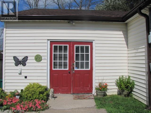215 BROADWAY Avenue Welland, Ontario in Houses for Sale in St. Catharines - Image 2