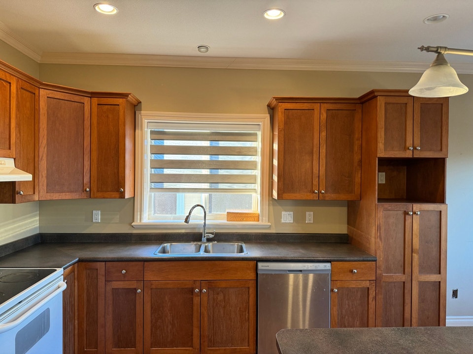 Spacious Upper Unit 2
