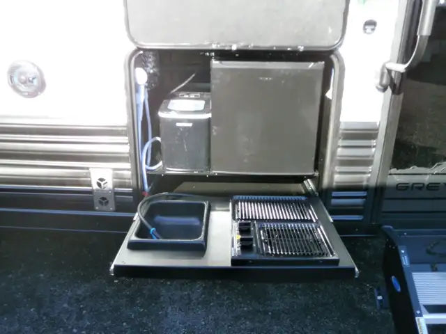 2024 Forest River Grey Wolf 27RR TOY HAULER! GREAT VALUE!$42995! in Travel Trailers & Campers in London - Image 4