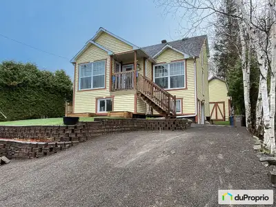 Maison de campagne, vue panoramique, devant d'un lac. Terrain bien aménagé. Shed à bois. Remise deux...
