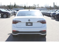 Experience modern efficiency, sleek design, and everyday practicality in this 2022 Volkswagen Jetta... (image 4)