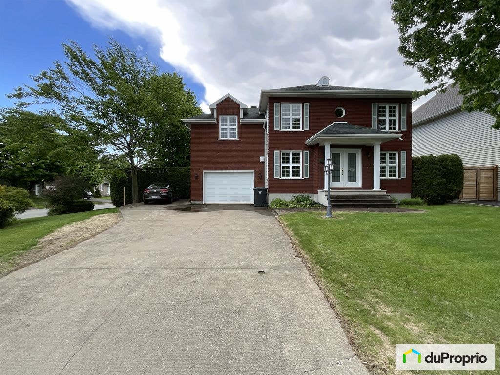 $650,000 - 2 Storey in Trois-Rivières (Trois-Rivières-Ouest) — photo 1