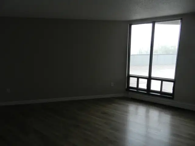 SPACIOUS TWO BEDROOM TWO BATHROOM APARTMENT AVAILABLE- DOWNTOWN  in Long Term Rentals in Dartmouth - Image 10