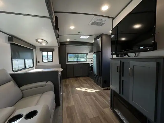2023 KEYSTONE PREMIER ULTRALIGHT 25FKPR (FINANCING AVAILABLE) in Travel Trailers & Campers in Cambridge - Image 12