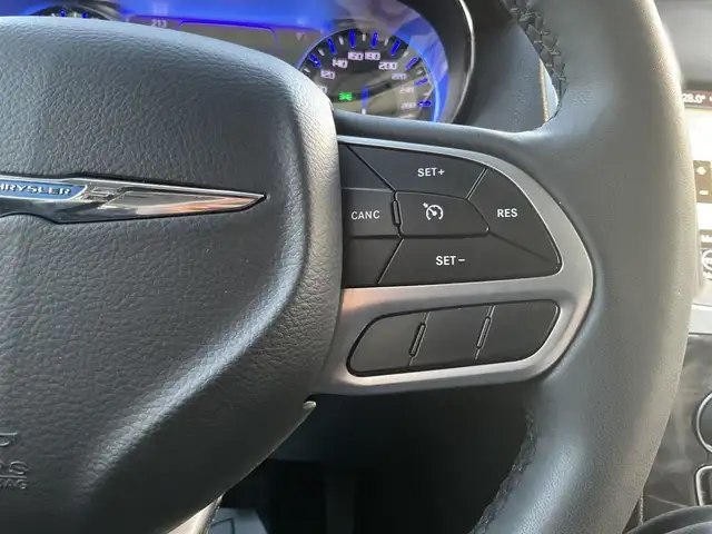 2022 Chrysler 300 Touring L AWD - LTHR! NAV! BACK-UP CAM! BSM! in Cars & Trucks in Kitchener / Waterloo - Image 18