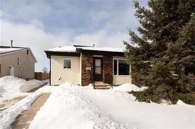 Beautiful 4 bedroom House in St. Vital available for rent.