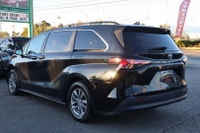 The Toyota Sienna HYBRID LE 8-Passenger Family Ready & Fully Loaded! Looking for a reliable, spaciou... (image 4)