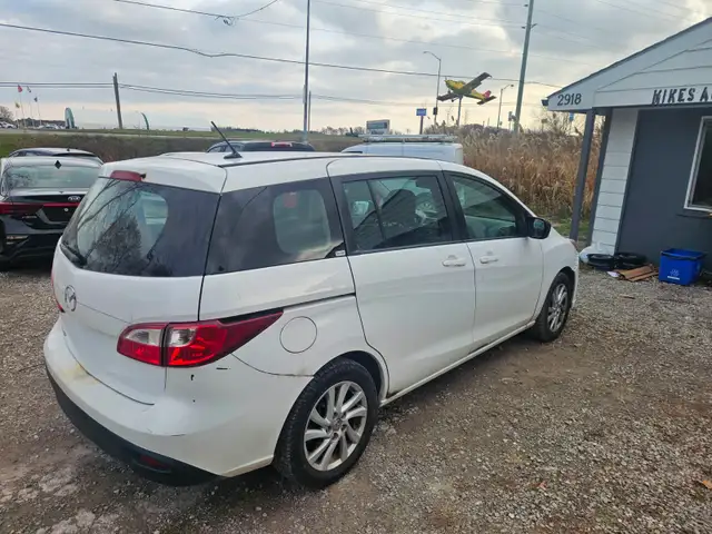 2012 MAZDA 5 6 PASSENGER'S LOOKS GREAT in Cars & Trucks in Hamilton - Image 7
