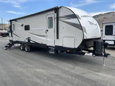 We are looking for good pre owned Rv's to buy or consign!! Highland Ridge Mesa Ridge S-Lite travel t...