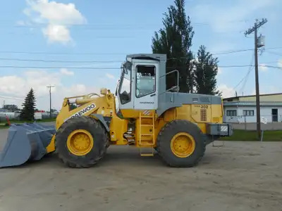 1996 Daewoo MG200 Wheel Loader Yellow / Grey, Daewoo 2253 Engine, Model DB58T1 101 KW Power, 4 Speed...