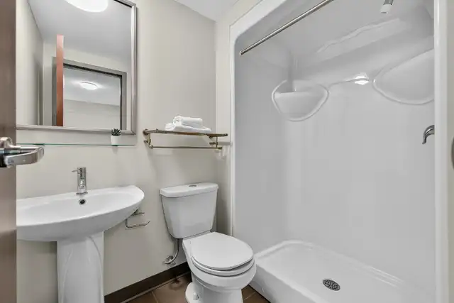 Private Bed + Bath Near Laurier + 1 MONTH FREE RENT PROMO! in Long Term Rentals in Kitchener / Waterloo - Image 10