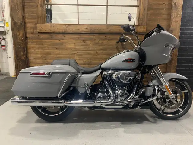 2025 Harley-Davidson Road Glide in Street, Cruisers & Choppers in Oshawa / Durham Region - Image 2