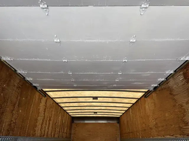 2015 Freightliner M2 106 24 Foot Hydraulic Brake Cube Van with P in Heavy Trucks in City of Toronto - Image 22