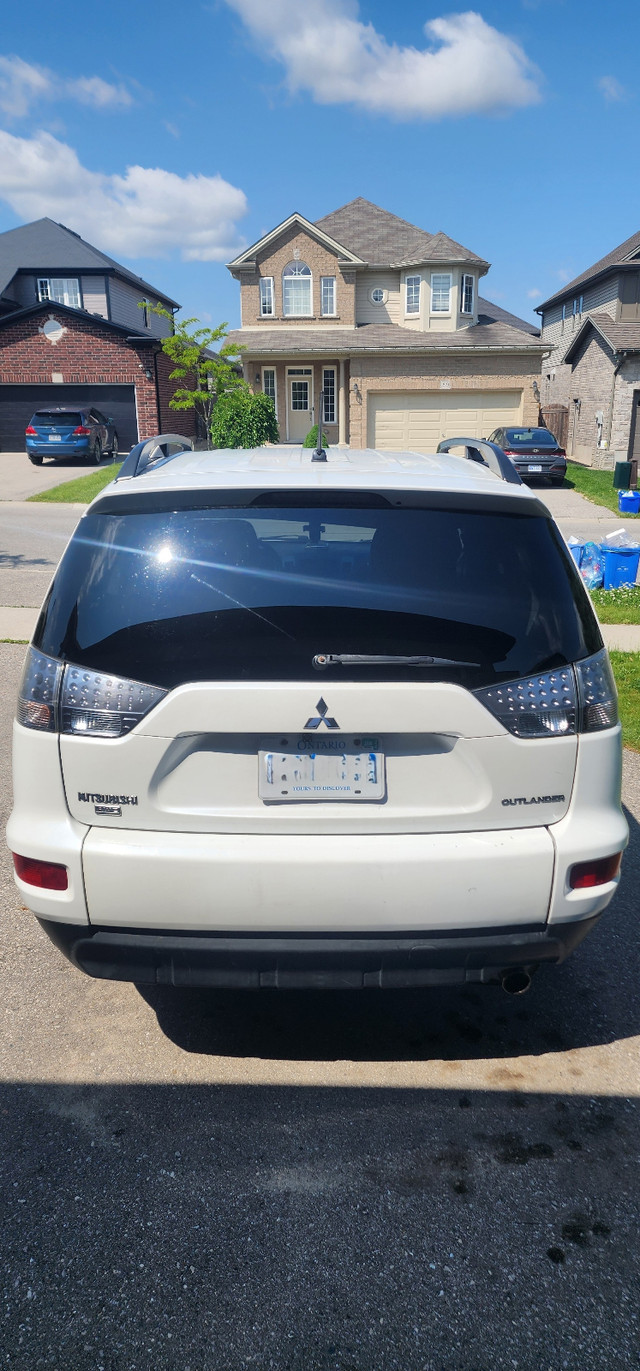 2012 Mitsubishi Outlander for sale - AS IS! in Cars & Trucks in London - Image 3