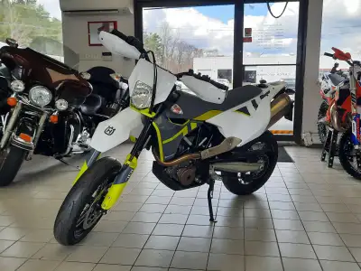 Get ready to ride with this 2021 Husqvarna 701 Supermoto With just 5,902 km, this bike is in excepti...