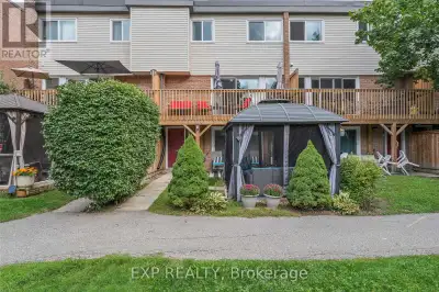 Rare South-Facing Ravine Carriage Home! Spacious 1,980 Sq Ft With Walk-Out Basement That Can Convert...
