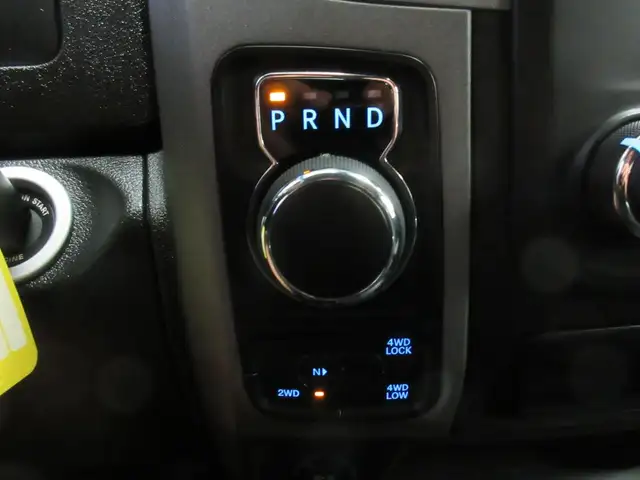 RAM 1500 CLASSIC 2023 V6 3.6L 4X4 CREW-CAB BOITE 5'7 in Cars & Trucks in Lévis - Image 25