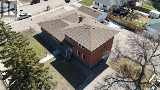 300/302 8th AVENUE W Kindersley, Saskatchewan in Commercial & Office Space for Sale in Saskatoon - Image 8