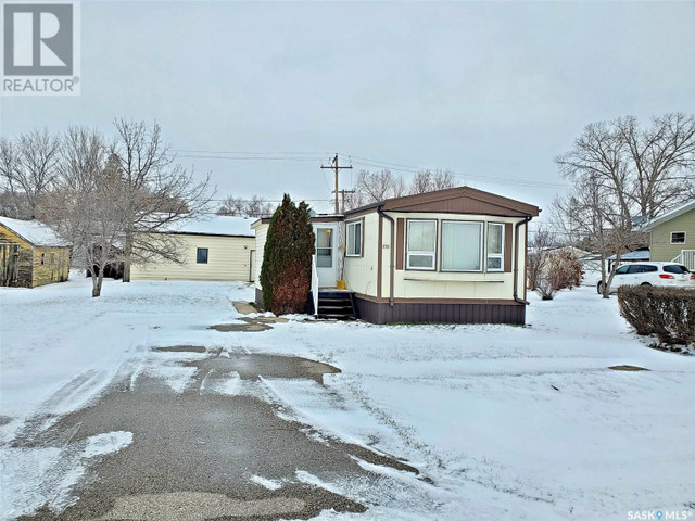 708 Railway AVENUE Arcola, Saskatchewan in Houses for Sale in Regina - Image 4