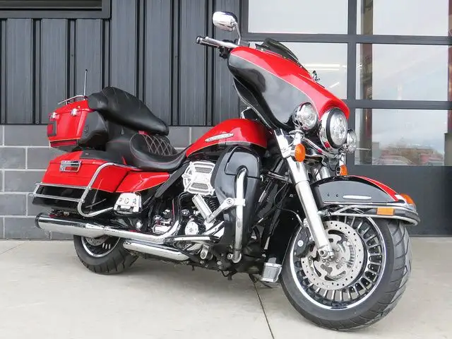 2010 Harley-Davidson Touring FLHTK - Electra Glide Ultra Limited in Sport Touring in Cambridge - Image 3