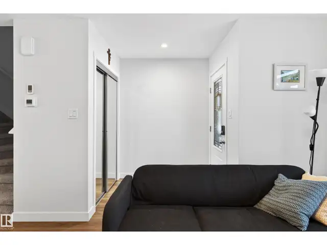 201 SUNLAND WY Sherwood Park, Alberta in Houses for Sale in Strathcona County - Image 4