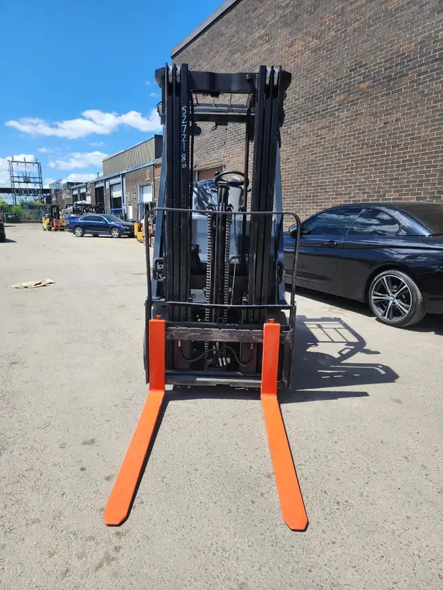 2015TOYOTA 5000LB ELECTRIC FORKLIFT 3 STAGE SIDE-SHIFT CERTIFIED in Heavy Equipment in Mississauga / Peel Region - Image 6