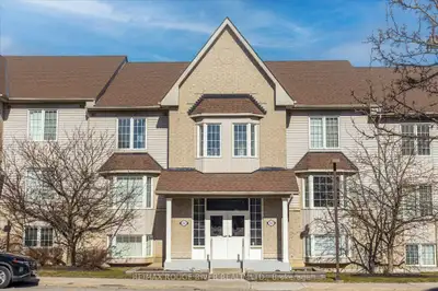 Price: $648,900/ $2,462/mo Welcome to 62 Petra Way. This gorgeous 2 Bdrm 1 Bath plus loft Condo Town...