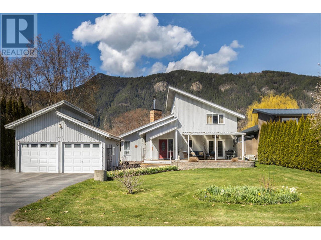 1413 Silver Sands Road Sicamous, British Columbia in Houses for Sale in Kamloops