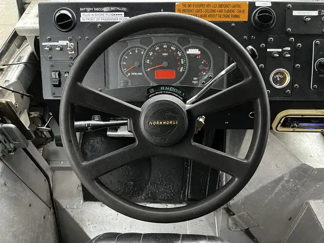 2005 Morgan Olson Workhorse 14 Foot Step Van with Shelving in Heavy Trucks in City of Montréal - Image 40