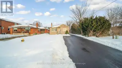 Welcome to 1 Tumpane St *Priced to Sell * Excellent Opportunity To Own This Beautiful 2+2 Br House w...