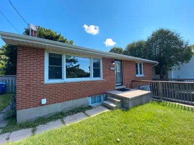 27 Hardy- Lower - 1 Bedroom House for Rent